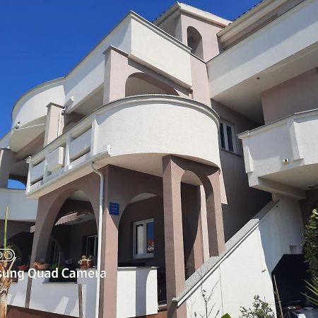 Apartments Dorotea Novalja Exterior photo