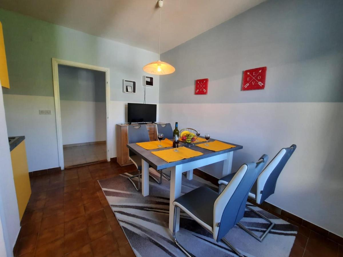 Apartments Dorotea Novalja Exterior photo