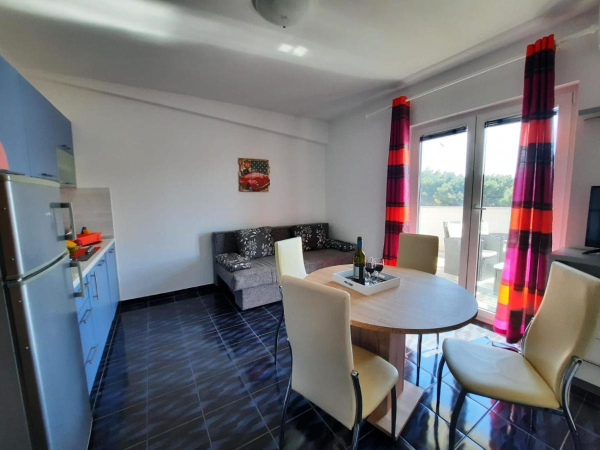 Apartments Dorotea Novalja Exterior photo