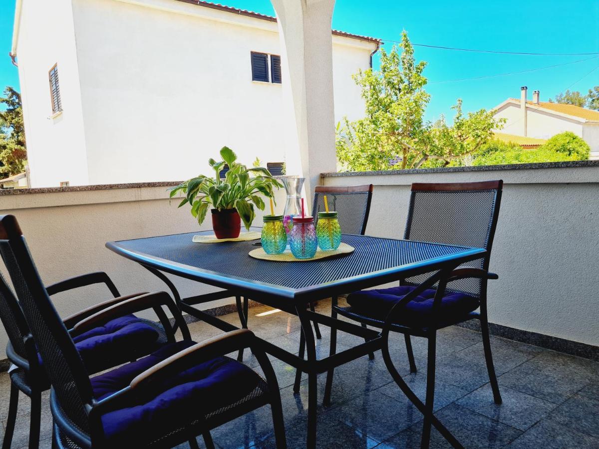 Apartments Dorotea Novalja Exterior photo