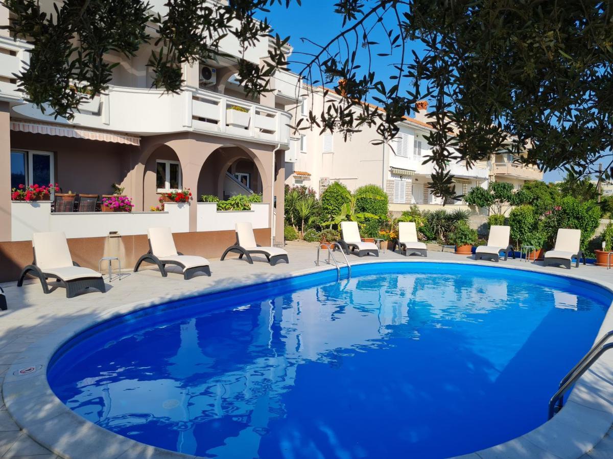 Apartments Dorotea Novalja Exterior photo