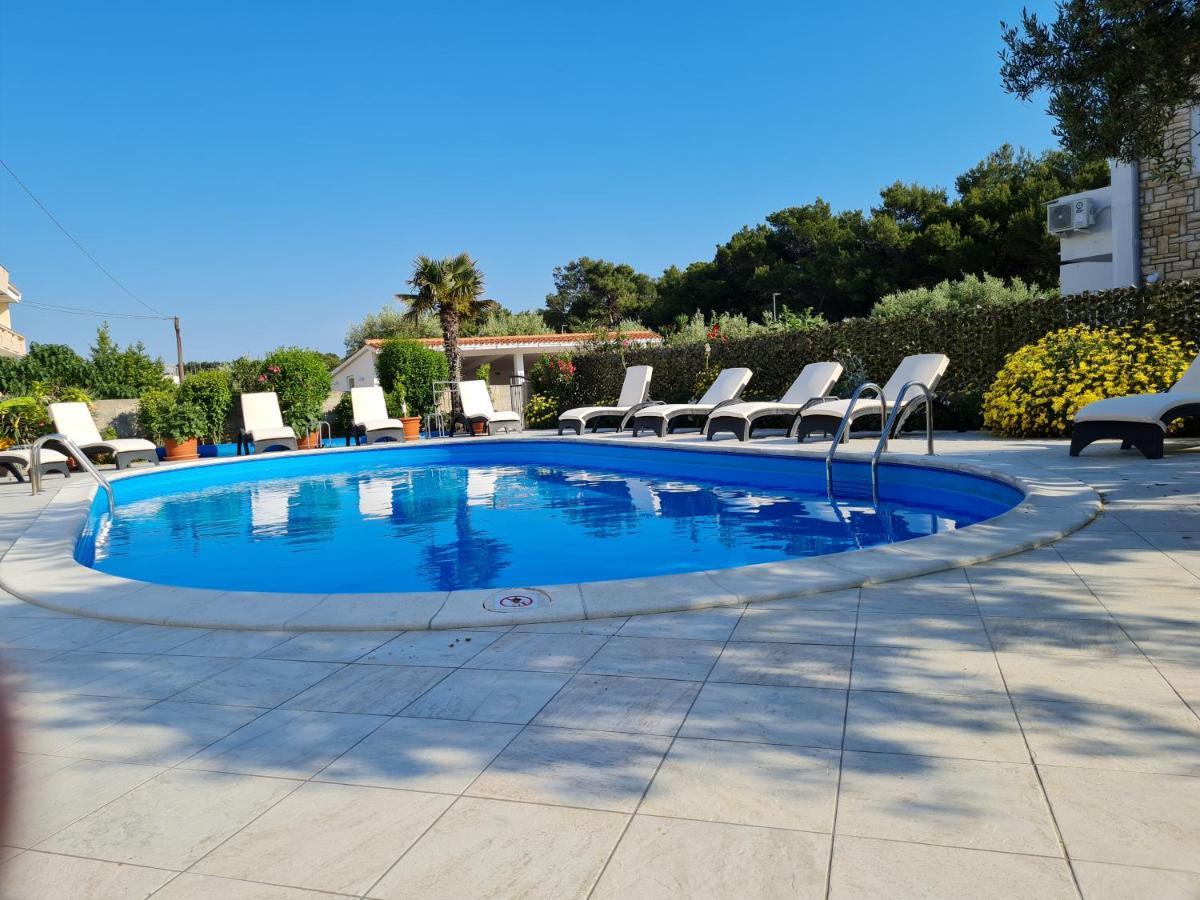 Apartments Dorotea Novalja Exterior photo